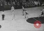 Standbild basketball Match Saint Louis Missouri USA, 1958, aus Sekunde 15 historischem Filmmaterial Videoclip 65675058263