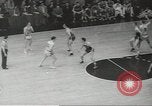 Standbild basketball Match Saint Louis Missouri USA, 1958, aus Sekunde 16 historischem Filmmaterial Videoclip 65675058263