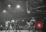 Standbild basketball Match Saint Louis Missouri USA, 1958, aus Sekunde 24 historischem Filmmaterial Videoclip 65675058263