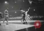 Standbild basketball Match Saint Louis Missouri USA, 1958, aus Sekunde 27 historischem Filmmaterial Videoclip 65675058263
