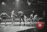 Standbild basketball Match Saint Louis Missouri USA, 1958, aus Sekunde 28 historischem Filmmaterial Videoclip 65675058263