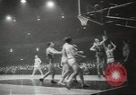 Standbild basketball Match Saint Louis Missouri USA, 1958, aus Sekunde 29 historischem Filmmaterial Videoclip 65675058263