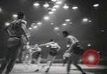 Standbild basketball Match Saint Louis Missouri USA, 1958, aus Sekunde 32 historischem Filmmaterial Videoclip 65675058263