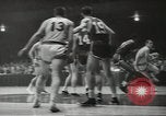 Standbild basketball Match Saint Louis Missouri USA, 1958, aus Sekunde 36 historischem Filmmaterial Videoclip 65675058263