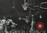 Standbild basketball Match Saint Louis Missouri USA, 1958, aus Sekunde 37 historischem Filmmaterial Videoclip 65675058263