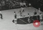Standbild basketball Match Saint Louis Missouri USA, 1958, aus Sekunde 41 historischem Filmmaterial Videoclip 65675058263