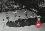 Standbild basketball Match Saint Louis Missouri USA, 1958, aus Sekunde 42 historischem Filmmaterial Videoclip 65675058263