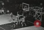 Standbild basketball Match Saint Louis Missouri USA, 1958, aus Sekunde 44 historischem Filmmaterial Videoclip 65675058263