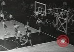 Standbild basketball Match Saint Louis Missouri USA, 1958, aus Sekunde 45 historischem Filmmaterial Videoclip 65675058263