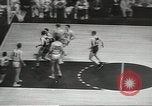 Standbild basketball Match Saint Louis Missouri USA, 1958, aus Sekunde 51 historischem Filmmaterial Videoclip 65675058263