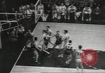 Standbild basketball Match Saint Louis Missouri USA, 1958, aus Sekunde 53 historischem Filmmaterial Videoclip 65675058263