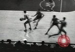Standbild basketball Match Saint Louis Missouri USA, 1958, aus Sekunde 56 historischem Filmmaterial Videoclip 65675058263