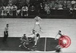 Standbild basketball Match Saint Louis Missouri USA, 1958, aus Sekunde 58 historischem Filmmaterial Videoclip 65675058263