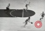 Standbild basketball Match Saint Louis Missouri USA, 1958, aus Sekunde 59 historischem Filmmaterial Videoclip 65675058263