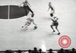 Standbild basketball Match Saint Louis Missouri USA, 1958, aus Sekunde 61 historischem Filmmaterial Videoclip 65675058263