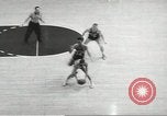 Standbild basketball Match Saint Louis Missouri USA, 1958, aus Sekunde 62 historischem Filmmaterial Videoclip 65675058263