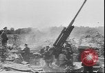 Immagine di Luftwaffe tedesca blitz e distruzione Leningrado Russia Unione Sovietica, 1943, secondo 1 filmato di repertorio 65675058274
