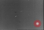 Immagine di Luftwaffe tedesca blitz e distruzione Leningrado Russia Unione Sovietica, 1943, secondo 3 filmato di repertorio 65675058274