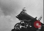 Immagine di Luftwaffe tedesca blitz e distruzione Leningrado Russia Unione Sovietica, 1943, secondo 6 filmato di repertorio 65675058274