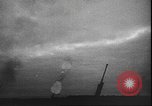 Immagine di Luftwaffe tedesca blitz e distruzione Leningrado Russia Unione Sovietica, 1943, secondo 13 filmato di repertorio 65675058274