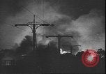Immagine di Luftwaffe tedesca blitz e distruzione Leningrado Russia Unione Sovietica, 1943, secondo 18 filmato di repertorio 65675058274