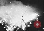 Immagine di Luftwaffe tedesca blitz e distruzione Leningrado Russia Unione Sovietica, 1943, secondo 20 filmato di repertorio 65675058274