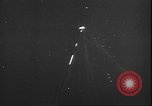 Immagine di Luftwaffe tedesca blitz e distruzione Leningrado Russia Unione Sovietica, 1943, secondo 21 filmato di repertorio 65675058274
