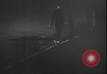 Immagine di Luftwaffe tedesca blitz e distruzione Leningrado Russia Unione Sovietica, 1943, secondo 34 filmato di repertorio 65675058274