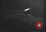Immagine di Luftwaffe tedesca blitz e distruzione Leningrado Russia Unione Sovietica, 1943, secondo 44 filmato di repertorio 65675058274