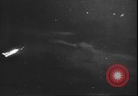 Immagine di Luftwaffe tedesca blitz e distruzione Leningrado Russia Unione Sovietica, 1943, secondo 45 filmato di repertorio 65675058274