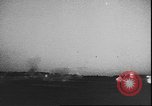 Immagine di Luftwaffe tedesca blitz e distruzione Leningrado Russia Unione Sovietica, 1943, secondo 51 filmato di repertorio 65675058274