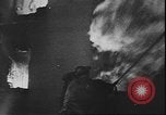 Immagine di Luftwaffe tedesca blitz e distruzione Leningrado Russia Unione Sovietica, 1943, secondo 62 filmato di repertorio 65675058274