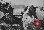 Immagine di Civili Russi soffrono di assedio di Leningrado seconda guerra mondiale Leningrado Russia Unione Sovietica, 1943, secondo 26 filmato di repertorio 65675058276