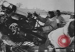 Immagine di Civili Russi soffrono di assedio di Leningrado seconda guerra mondiale Leningrado Russia Unione Sovietica, 1943, secondo 27 filmato di repertorio 65675058276