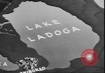 Standbild Lieferung russischen Konvoi über Ladoga See während der Belagerung von Leningrad Leningrad Russland Sowjetunion, 1943, aus Sekunde 16 historischem Filmmaterial Videoclip 65675058277