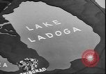 Standbild Lieferung russischen Konvoi über Ladoga See während der Belagerung von Leningrad Leningrad Russland Sowjetunion, 1943, aus Sekunde 18 historischem Filmmaterial Videoclip 65675058277