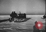 Standbild Lieferung russischen Konvoi über Ladoga See während der Belagerung von Leningrad Leningrad Russland Sowjetunion, 1943, aus Sekunde 48 historischem Filmmaterial Videoclip 65675058277
