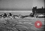 Standbild Lieferung russischen Konvoi über Ladoga See während der Belagerung von Leningrad Leningrad Russland Sowjetunion, 1943, aus Sekunde 53 historischem Filmmaterial Videoclip 65675058277