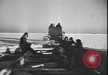 Standbild Lieferung russischen Konvoi über Ladoga See während der Belagerung von Leningrad Leningrad Russland Sowjetunion, 1943, aus Sekunde 56 historischem Filmmaterial Videoclip 65675058277