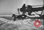 Standbild Lieferung russischen Konvoi über Ladoga See während der Belagerung von Leningrad Leningrad Russland Sowjetunion, 1943, aus Sekunde 60 historischem Filmmaterial Videoclip 65675058277
