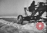 Standbild Lieferung russischen Konvoi über Ladoga See während der Belagerung von Leningrad Leningrad Russland Sowjetunion, 1943, aus Sekunde 61 historischem Filmmaterial Videoclip 65675058277