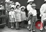 Standbild Japaner New York City USA, 1943, aus Sekunde 53 historischem Filmmaterial Videoclip 65675058282
