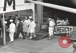 Standbild Japanische Staatsbürger und Issei mit Familien die nach Japan zurückgeführt werden Jersey City New Jersey USA, 1943, aus Sekunde 9 historischem Filmmaterial Videoclip 65675058283