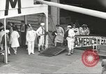 Standbild Japanische Staatsbürger und Issei mit Familien die nach Japan zurückgeführt werden Jersey City New Jersey USA, 1943, aus Sekunde 11 historischem Filmmaterial Videoclip 65675058283