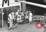 Standbild Japanische Staatsbürger und Issei mit Familien die nach Japan zurückgeführt werden Jersey City New Jersey USA, 1943, aus Sekunde 17 historischem Filmmaterial Videoclip 65675058283