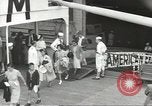Standbild Japanische Staatsbürger und Issei mit Familien die nach Japan zurückgeführt werden Jersey City New Jersey USA, 1943, aus Sekunde 18 historischem Filmmaterial Videoclip 65675058283