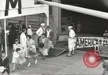Standbild Japanische Staatsbürger und Issei mit Familien die nach Japan zurückgeführt werden Jersey City New Jersey USA, 1943, aus Sekunde 19 historischem Filmmaterial Videoclip 65675058283