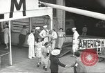 Standbild Japanische Staatsbürger und Issei mit Familien die nach Japan zurückgeführt werden Jersey City New Jersey USA, 1943, aus Sekunde 24 historischem Filmmaterial Videoclip 65675058283