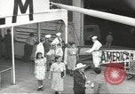 Standbild Japanische Staatsbürger und Issei mit Familien die nach Japan zurückgeführt werden Jersey City New Jersey USA, 1943, aus Sekunde 25 historischem Filmmaterial Videoclip 65675058283