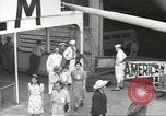 Standbild Japanische Staatsbürger und Issei mit Familien die nach Japan zurückgeführt werden Jersey City New Jersey USA, 1943, aus Sekunde 27 historischem Filmmaterial Videoclip 65675058283